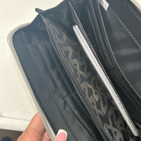 Fashion handbag & wallet different designers - Picture 6 of 7